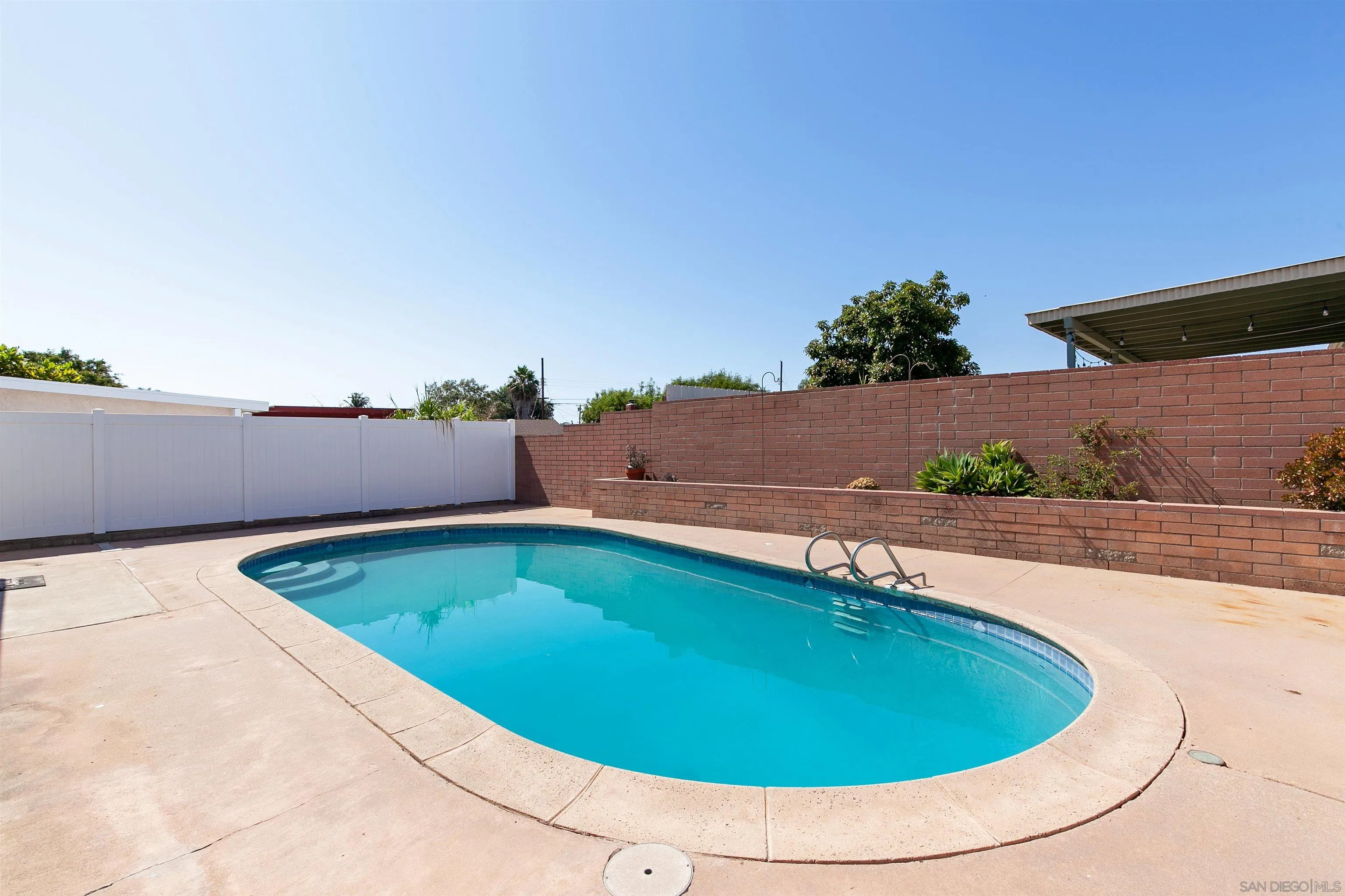 https://cdn.realtyfeed.com/cdn/127/230014554/52b9af40c18f7a3f10a29759a306bacc.webp
