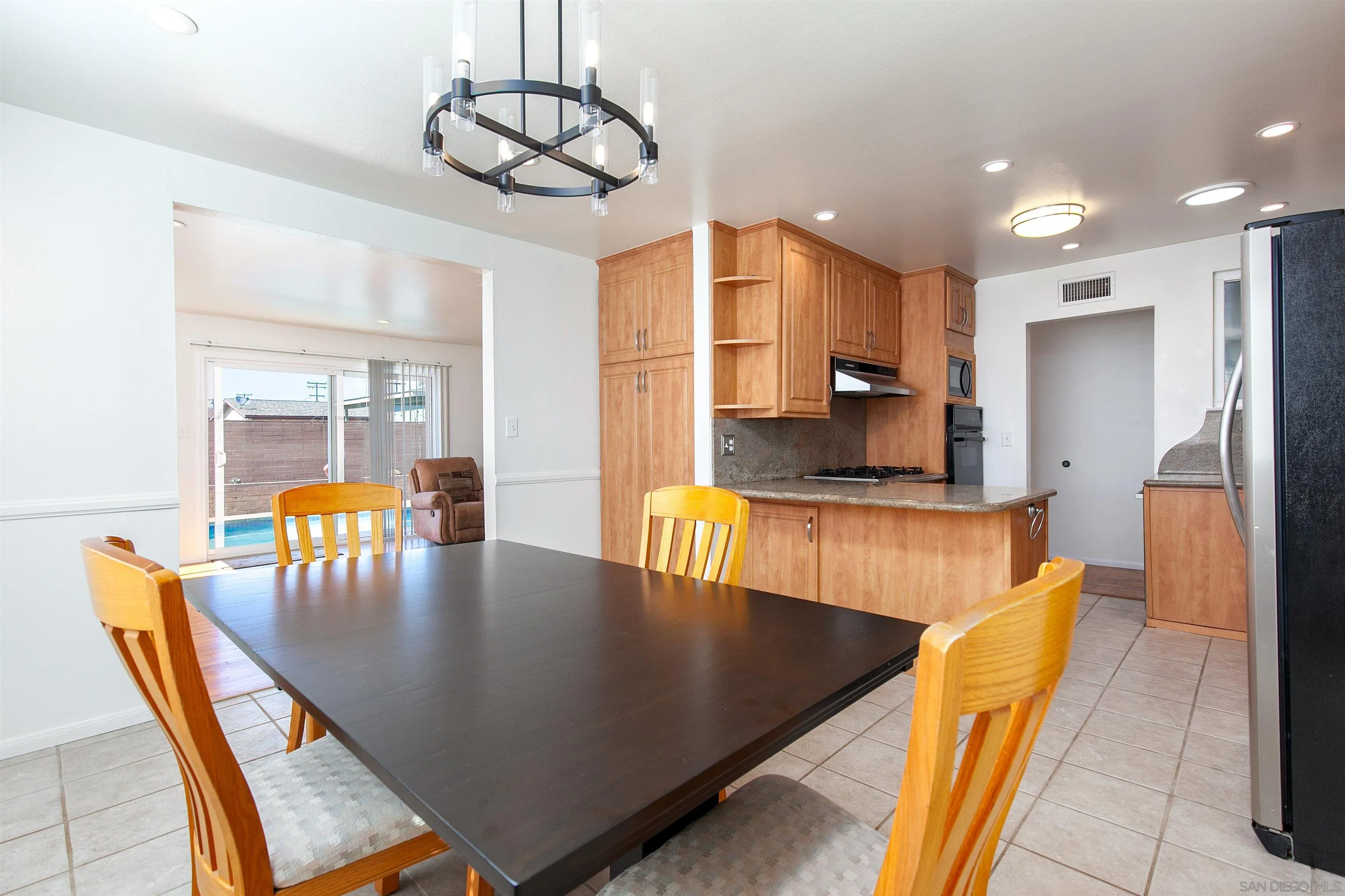 https://cdn.realtyfeed.com/cdn/127/230014554/7c0a681364161618388d9b5f8754bc09.webp