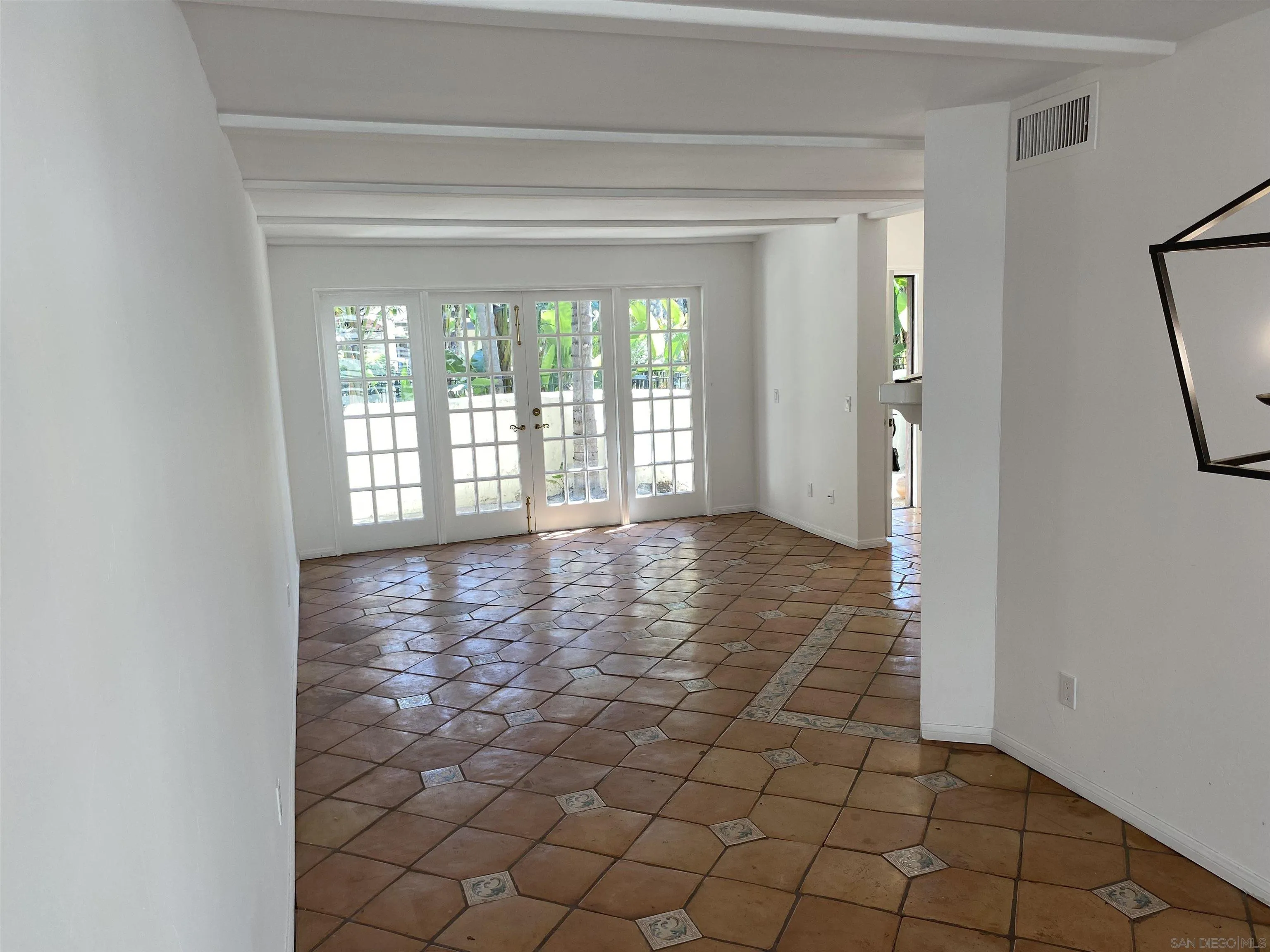 Photo #6: 230014931 Listing 