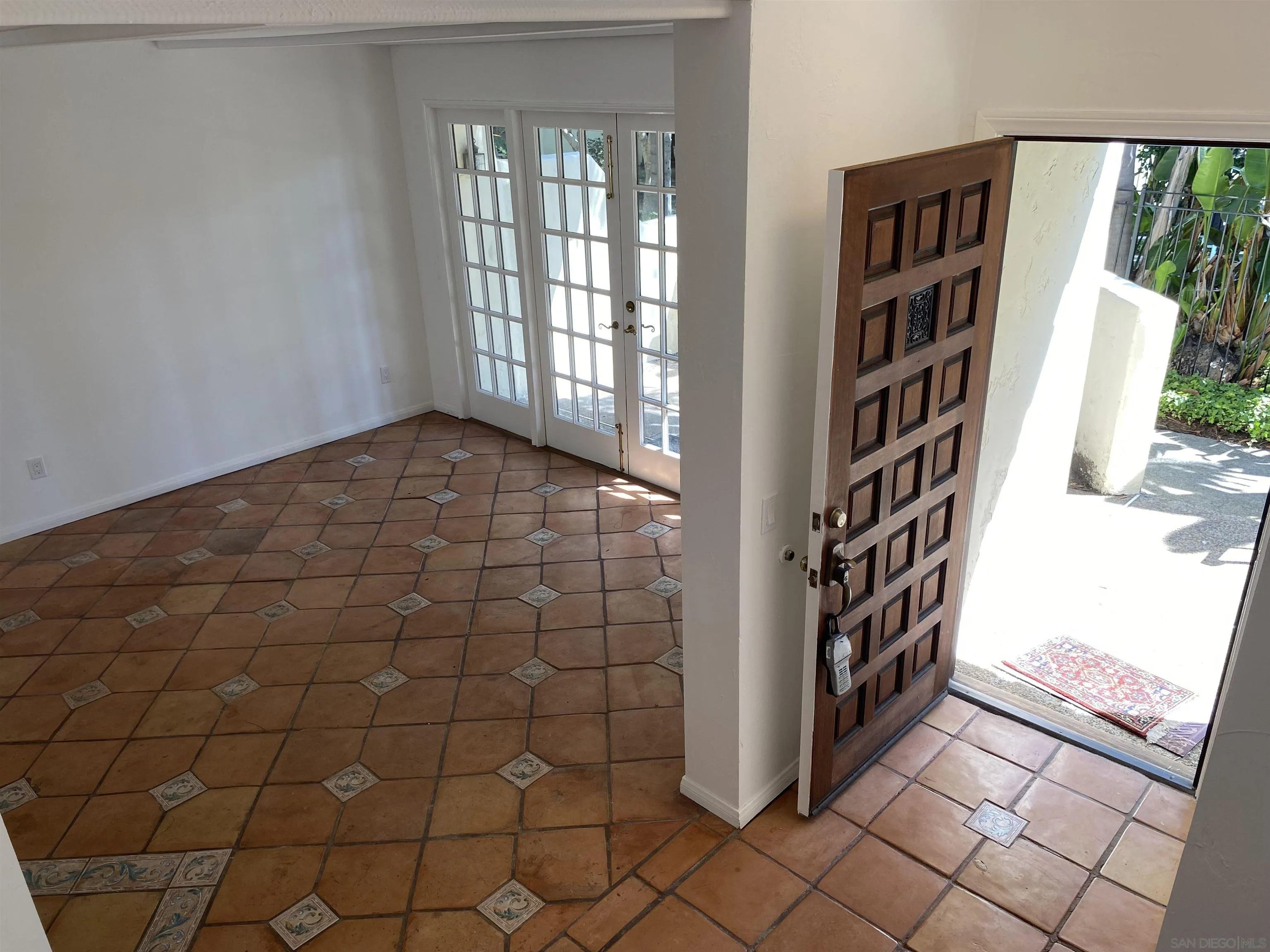 Photo #5: 230014931 Listing 