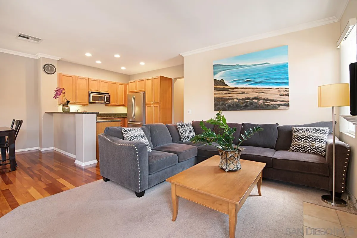 Photo #4: 230014968 Listing 