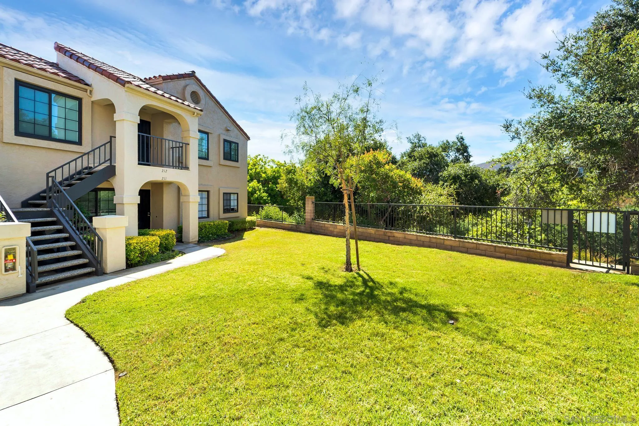 Photo #2: 230014988 Listing 