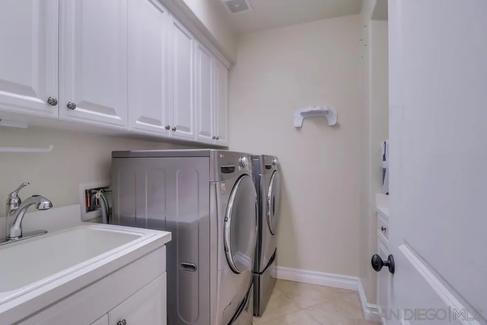 https://cdn.realtyfeed.com/cdn/127/230015867/97f2ad13462dd891812183712f8a9c4b.webp