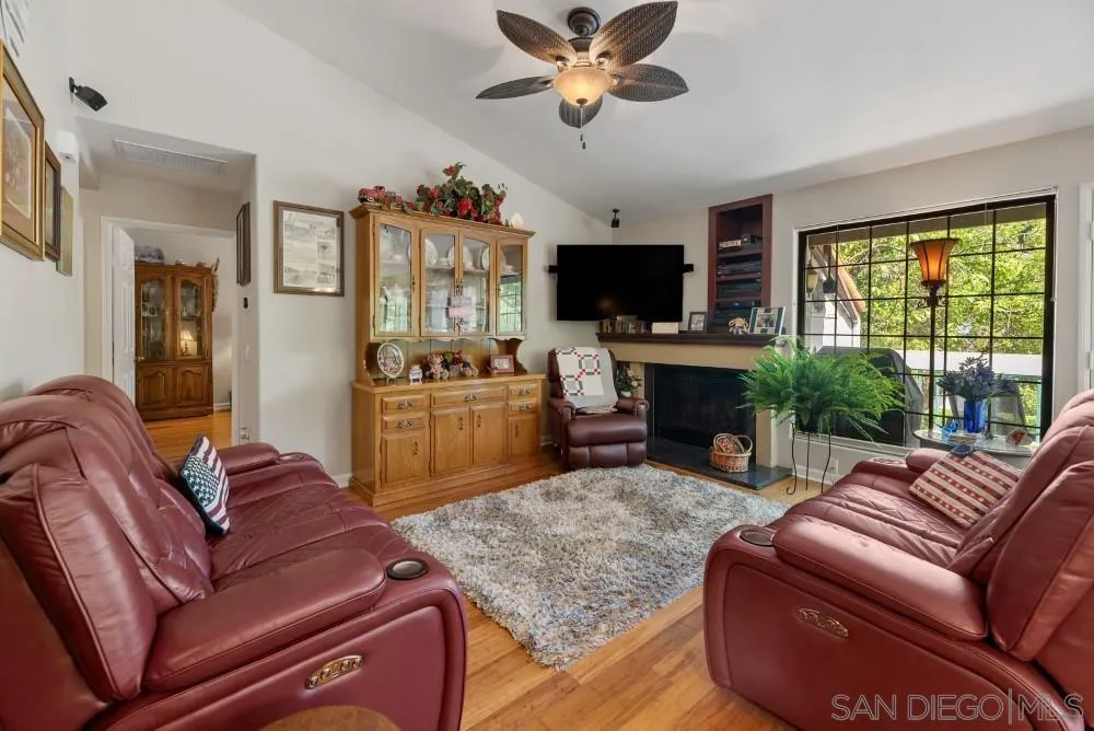 Photo #3: 230015975 Listing 