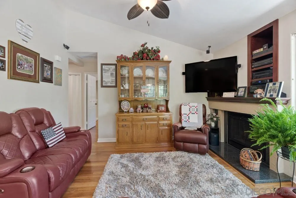 Photo #4: 230015975 Listing 