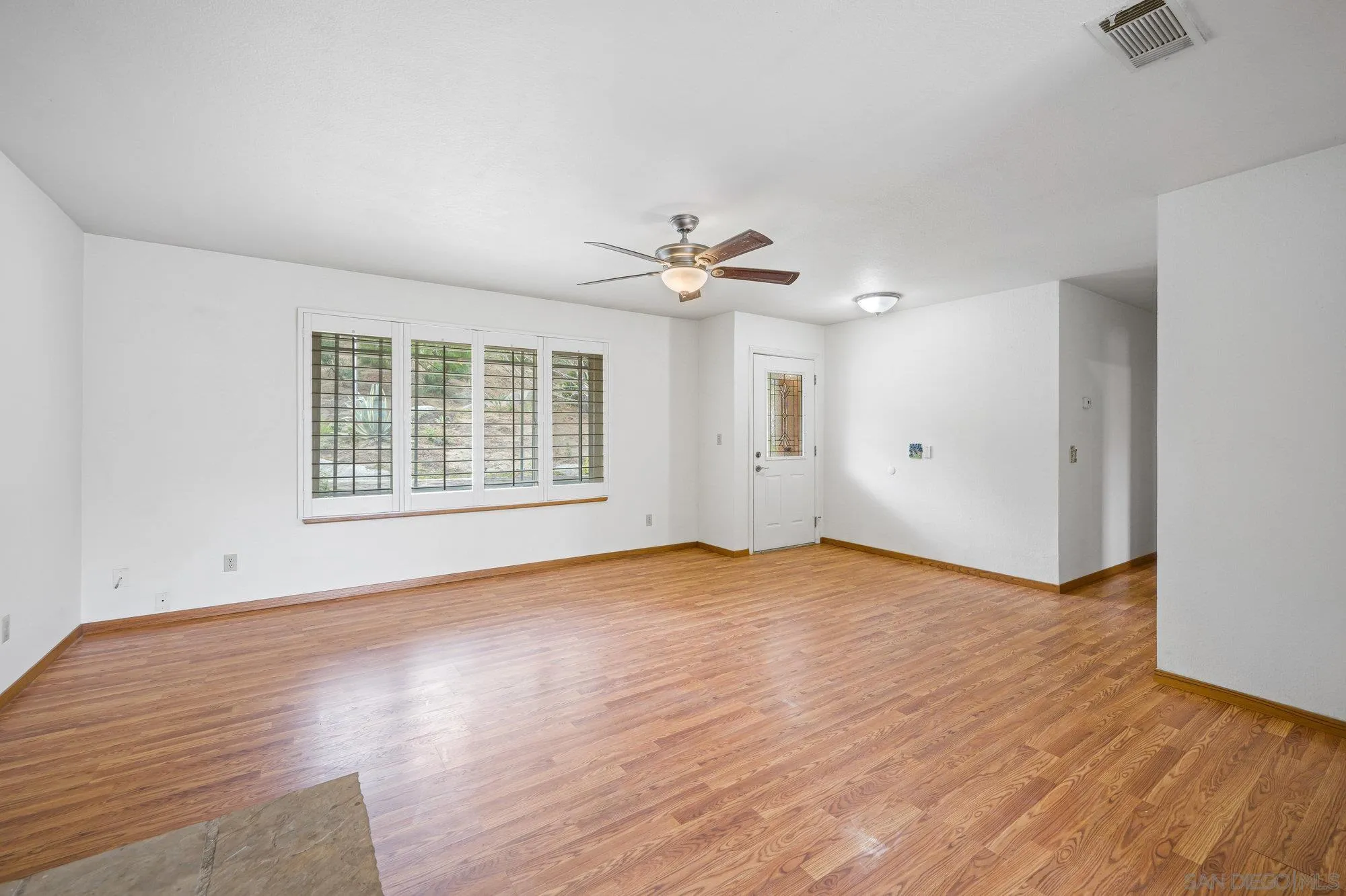 https://cdn.realtyfeed.com/cdn/127/230017205/2325ac74dd0c2caf8784135c82987fd8.webp