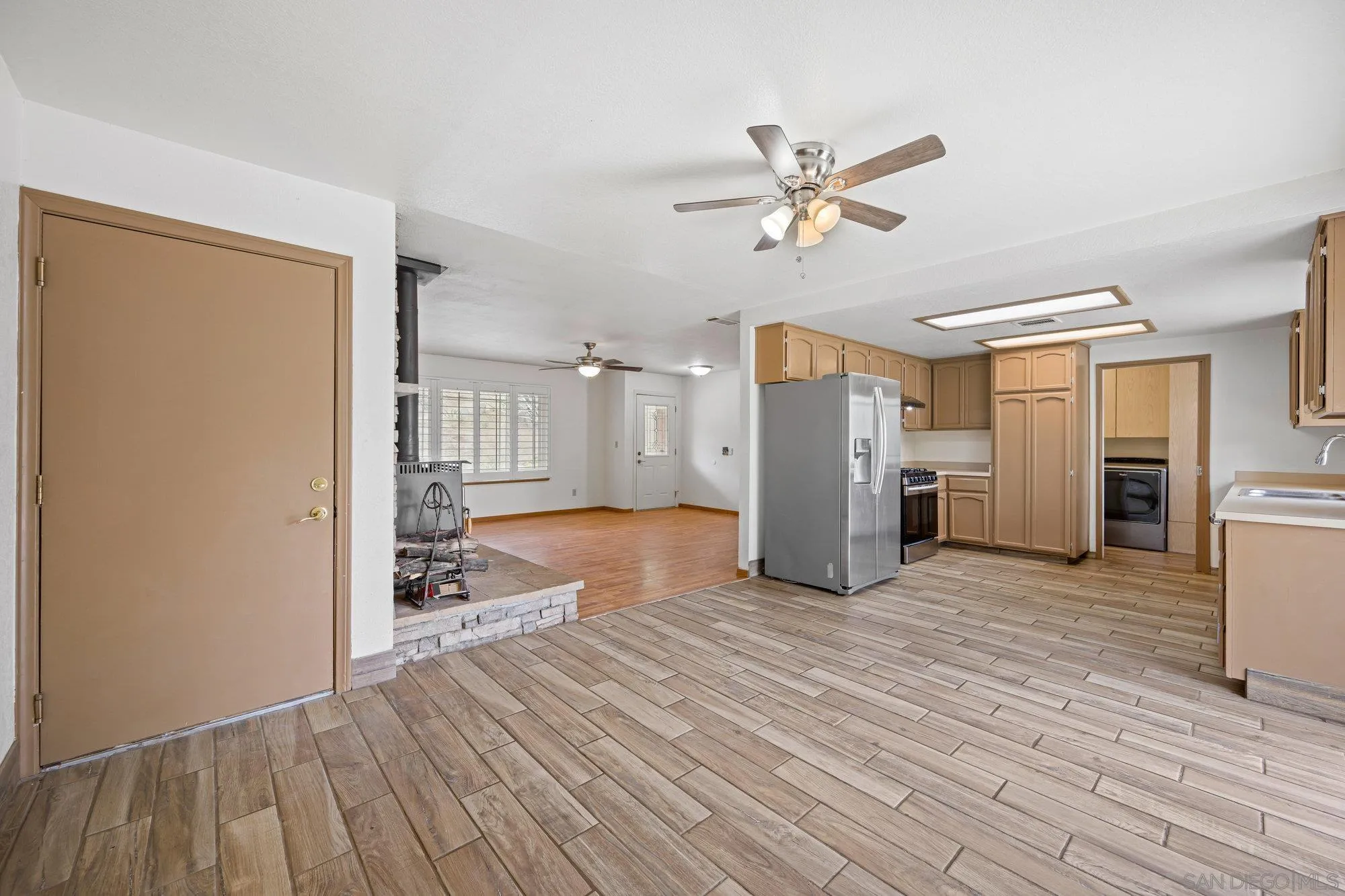 https://cdn.realtyfeed.com/cdn/127/230017205/dac25723cd5fc2943585c53d88182c6f.webp