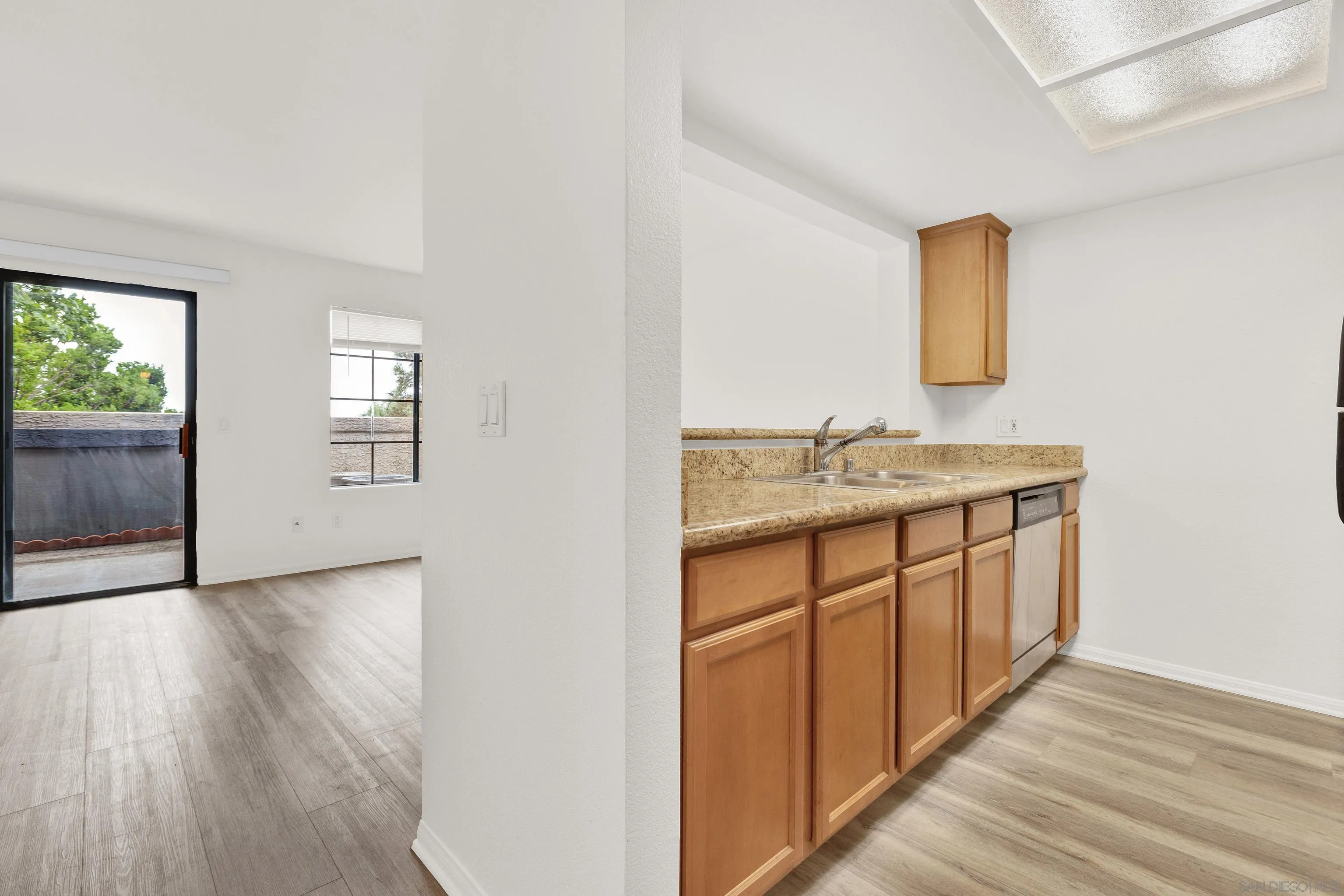 Photo #6: 230018115 Listing 