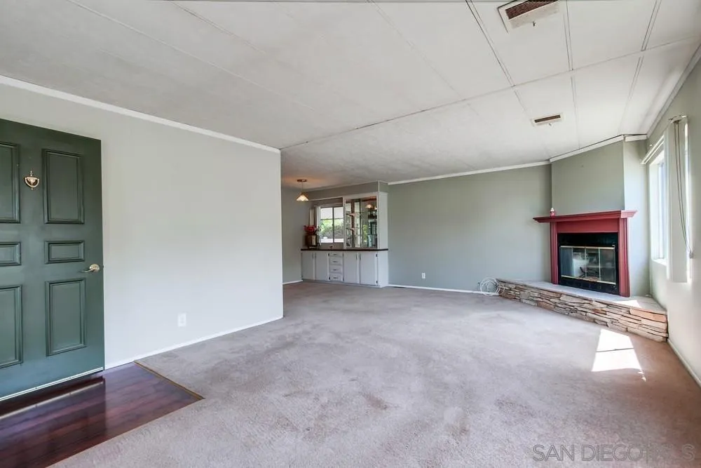 https://cdn.realtyfeed.com/cdn/127/230018216/43efe155a3ffac14427ba21878216e2c.webp