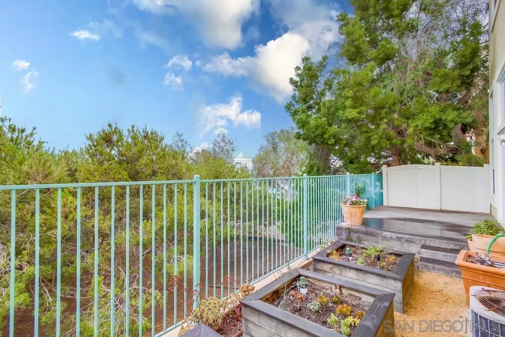 https://cdn.realtyfeed.com/cdn/127/230018358/55bed82074a5424bd6b4527ab4990f54.webp