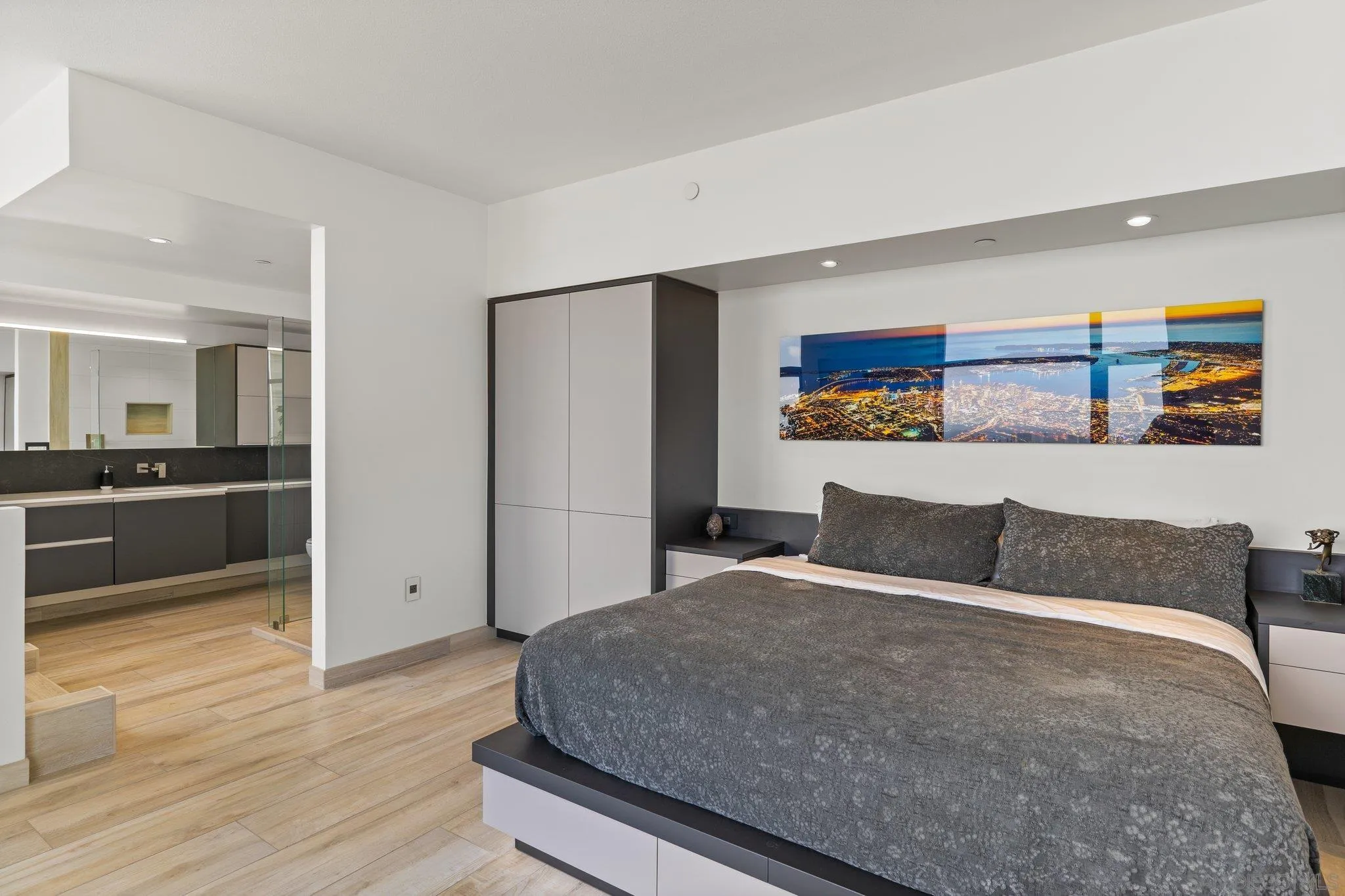 https://cdn.realtyfeed.com/cdn/127/230018432/b67abc465ba4641d5007fd607341477a.webp