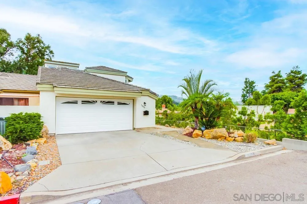 Photo #2: 230018545 Listing 