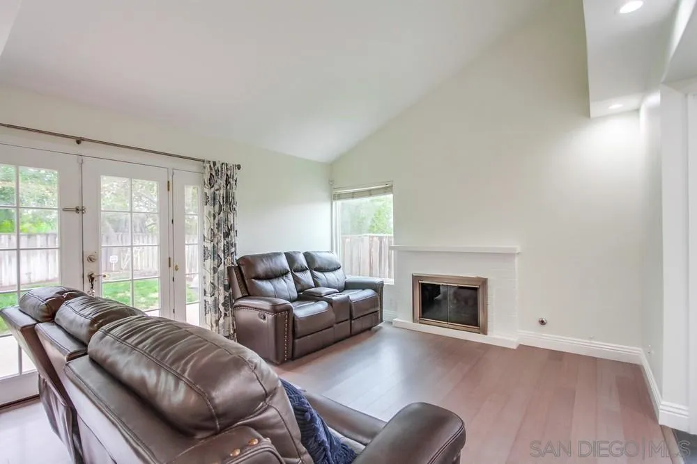 Photo #6: 230018545 Listing 
