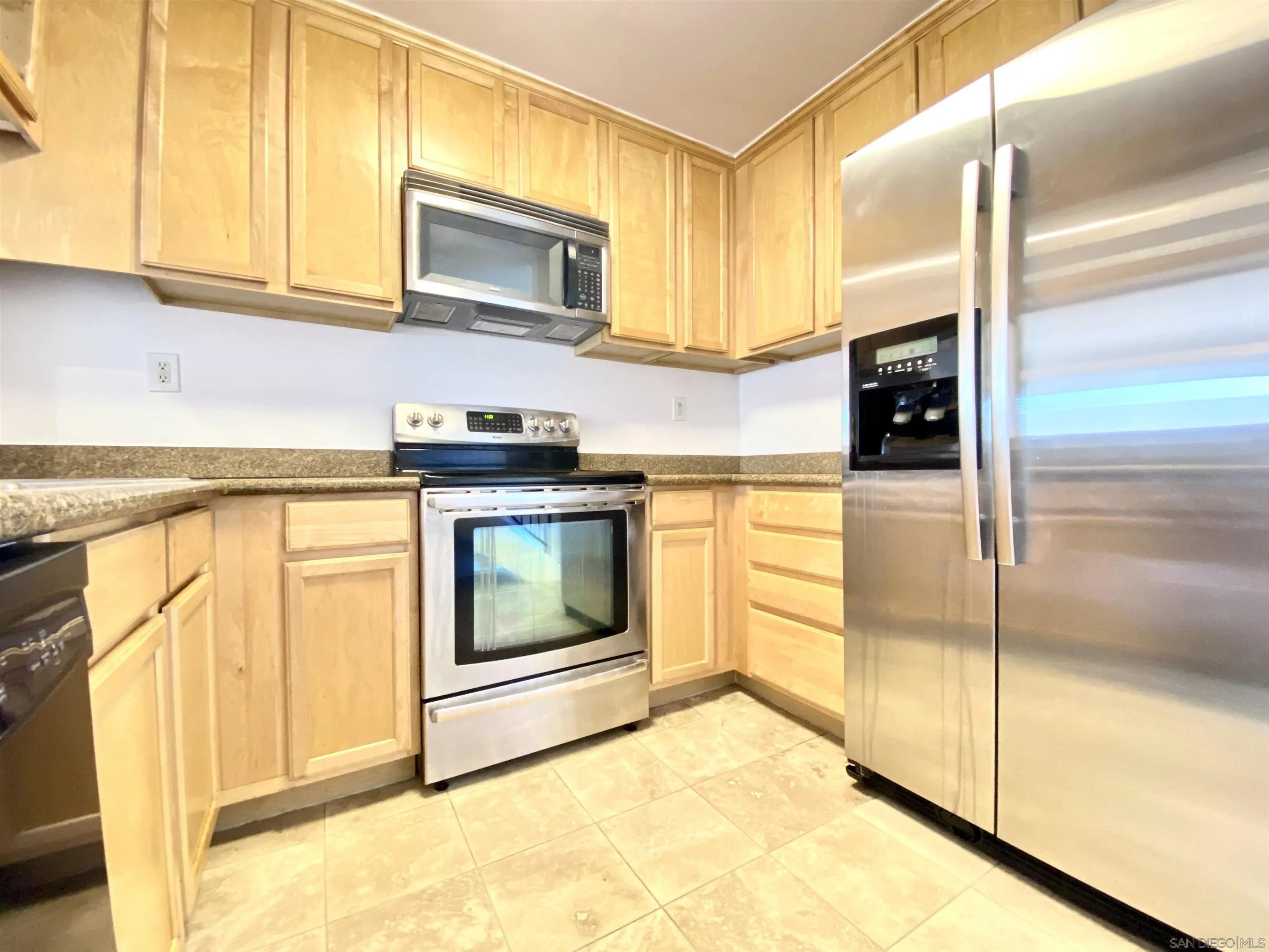 Photo #3: 230018836 Listing 