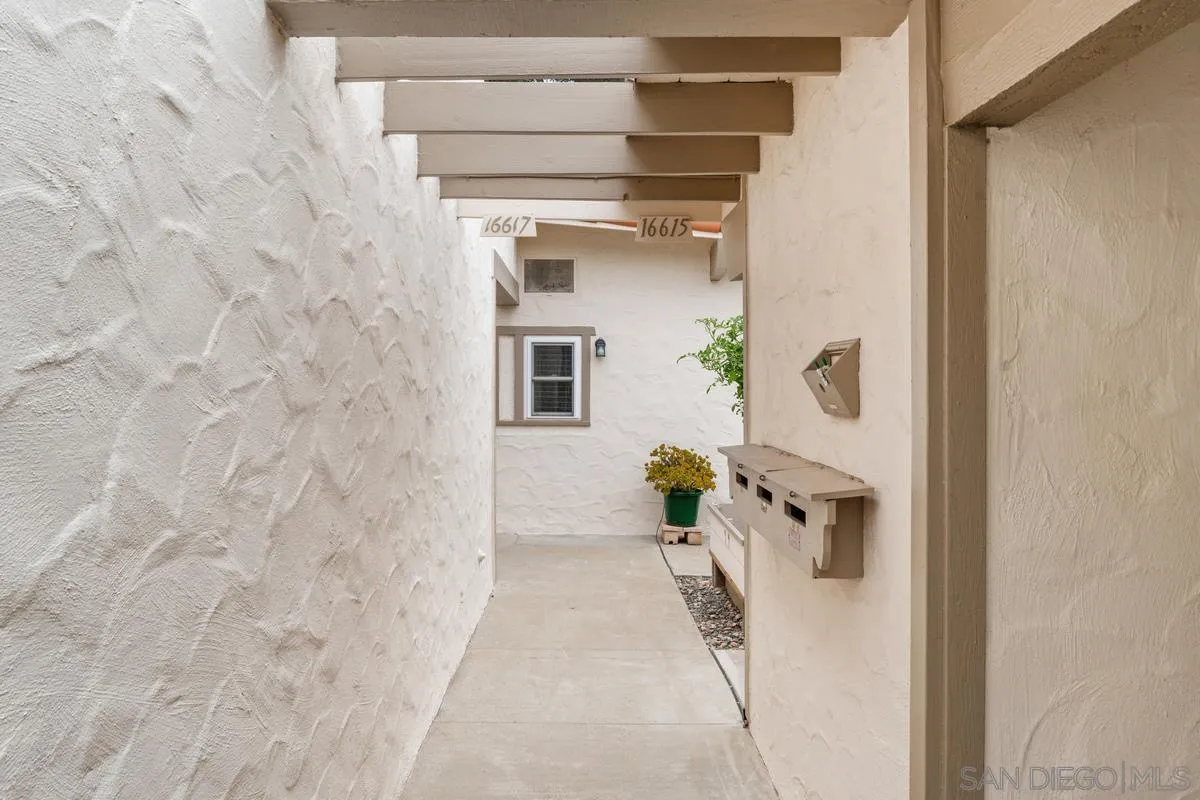 Photo #5: 230018935 Listing 