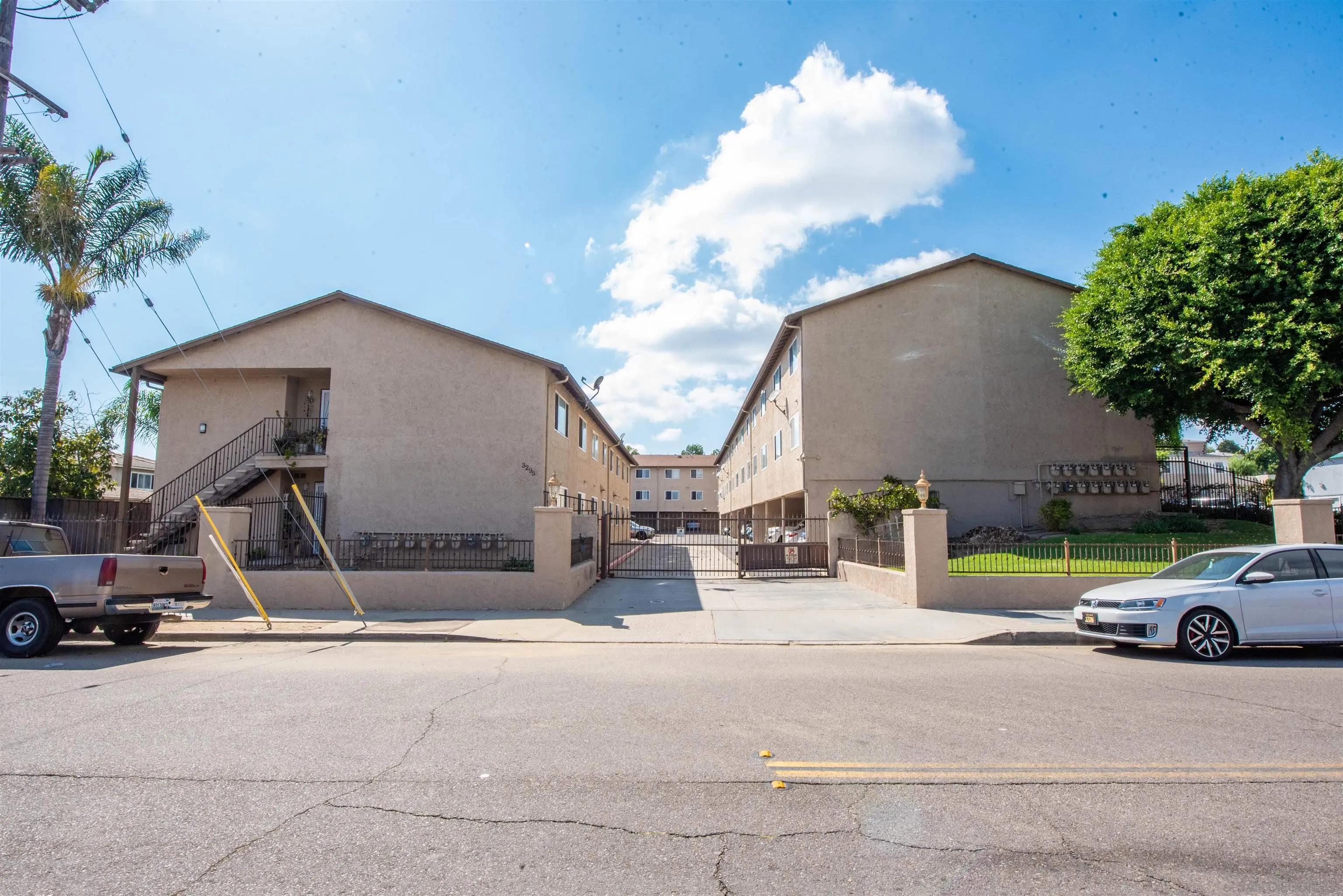 More Details about MLS # 230018983 : 3295 OCEAN VIEW BLVD UNIT 29