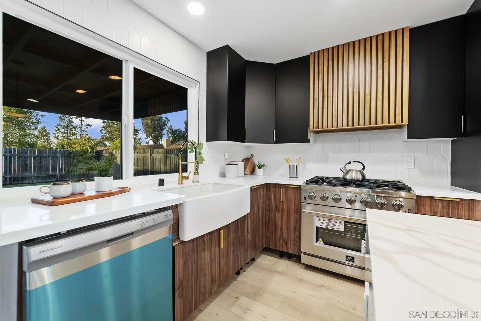 https://cdn.realtyfeed.com/cdn/127/230019115/3c768de118361e692582397fc05f97a6.webp