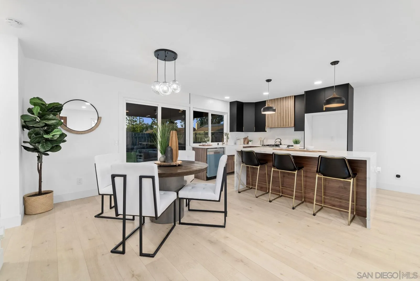 https://cdn.realtyfeed.com/cdn/127/230019115/7703d7c0de08791212ac90a0dd84e3ba.webp