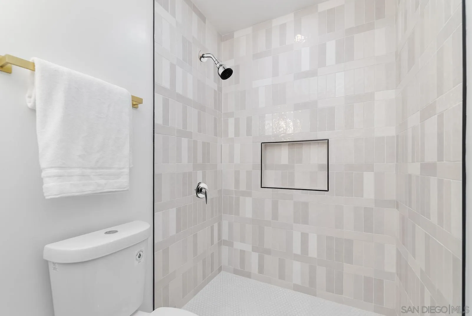 https://cdn.realtyfeed.com/cdn/127/230019115/923fae396cf17911050cdb4766c23661.webp
