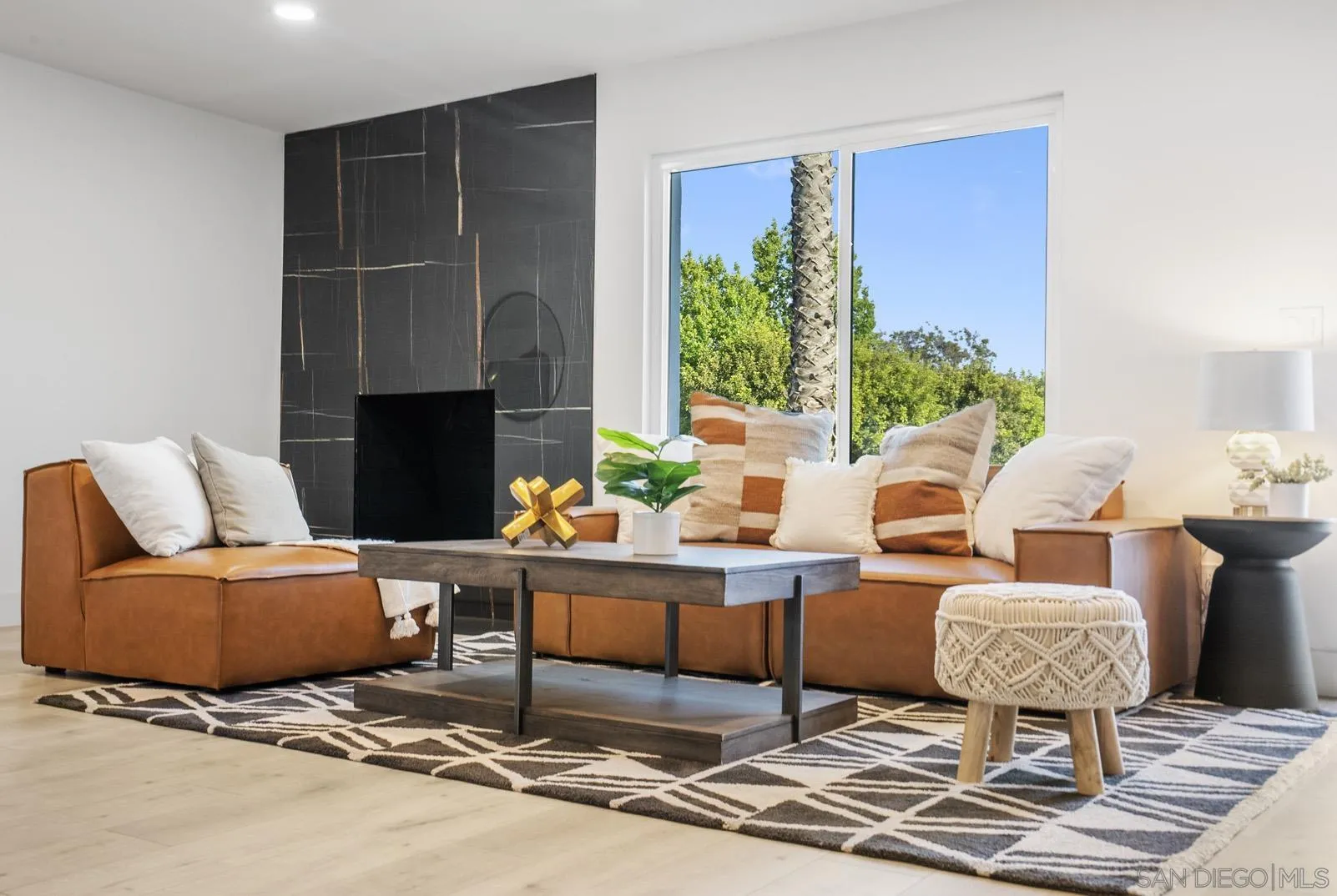 https://cdn.realtyfeed.com/cdn/127/230019115/f9f5401888c14672bc9d99085c479ce3.webp