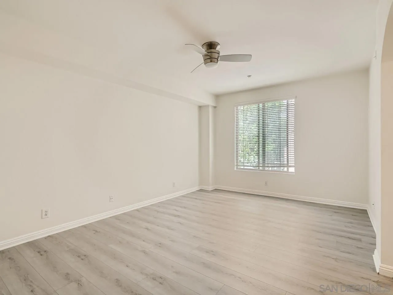Photo #4: 230019490 Listing 