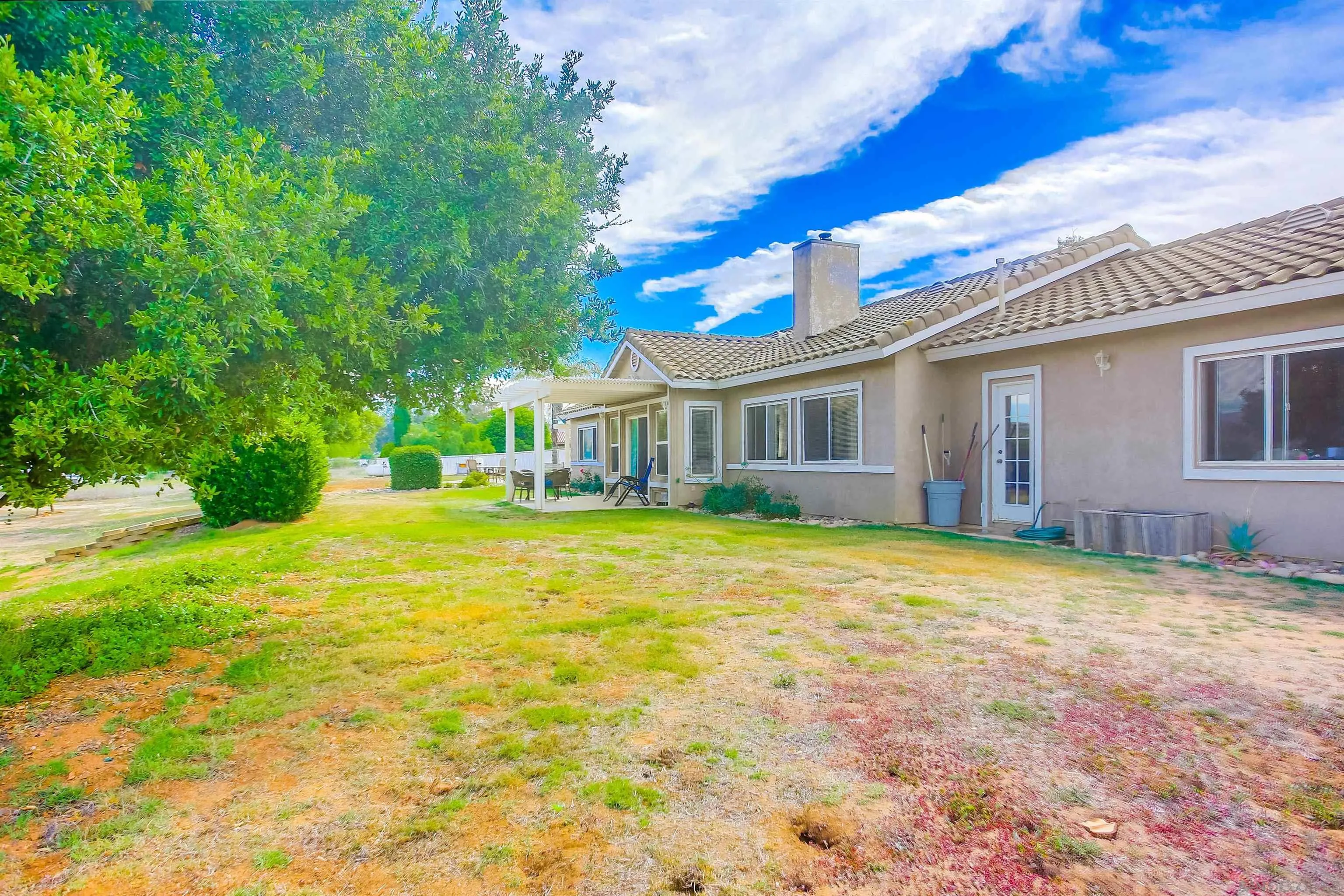 https://cdn.realtyfeed.com/cdn/127/230019527/1f57098395c187846285cc64df3d38e8.webp