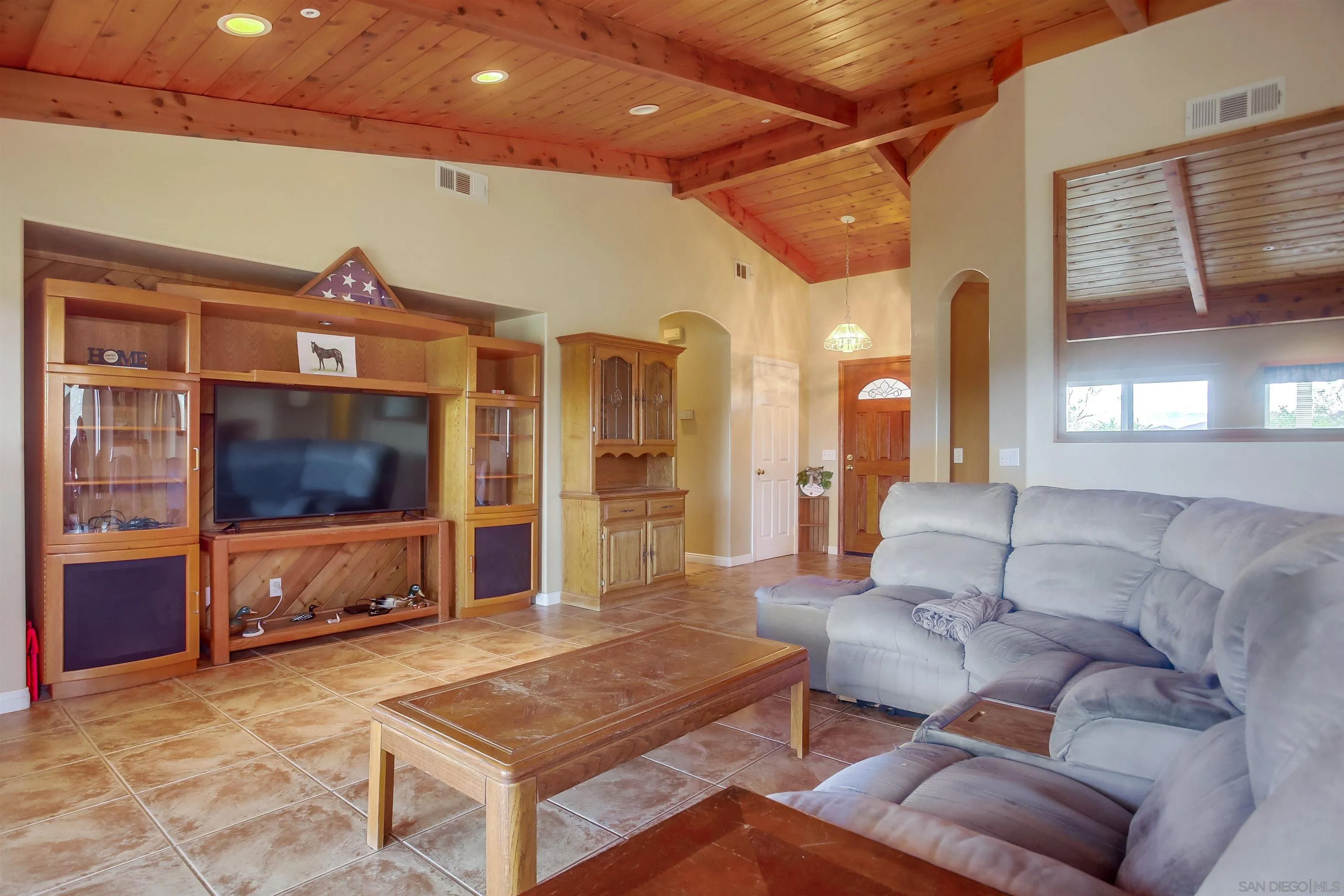 https://cdn.realtyfeed.com/cdn/127/230019527/90a551f600fc88f9eb43102f2ab8217e.webp