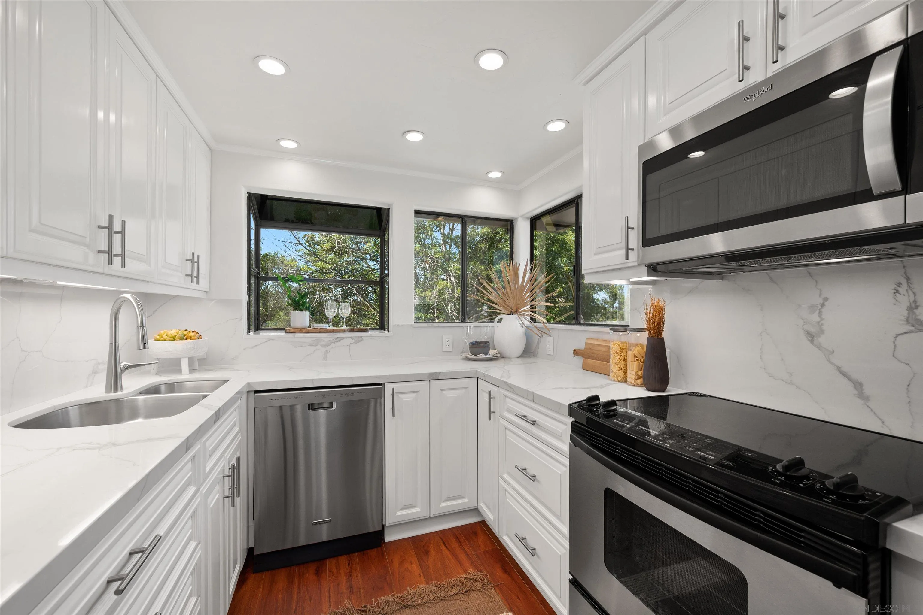 https://cdn.realtyfeed.com/cdn/127/230019546/671ecf64e48cc2b25c35cb80d5cc2c14.webp