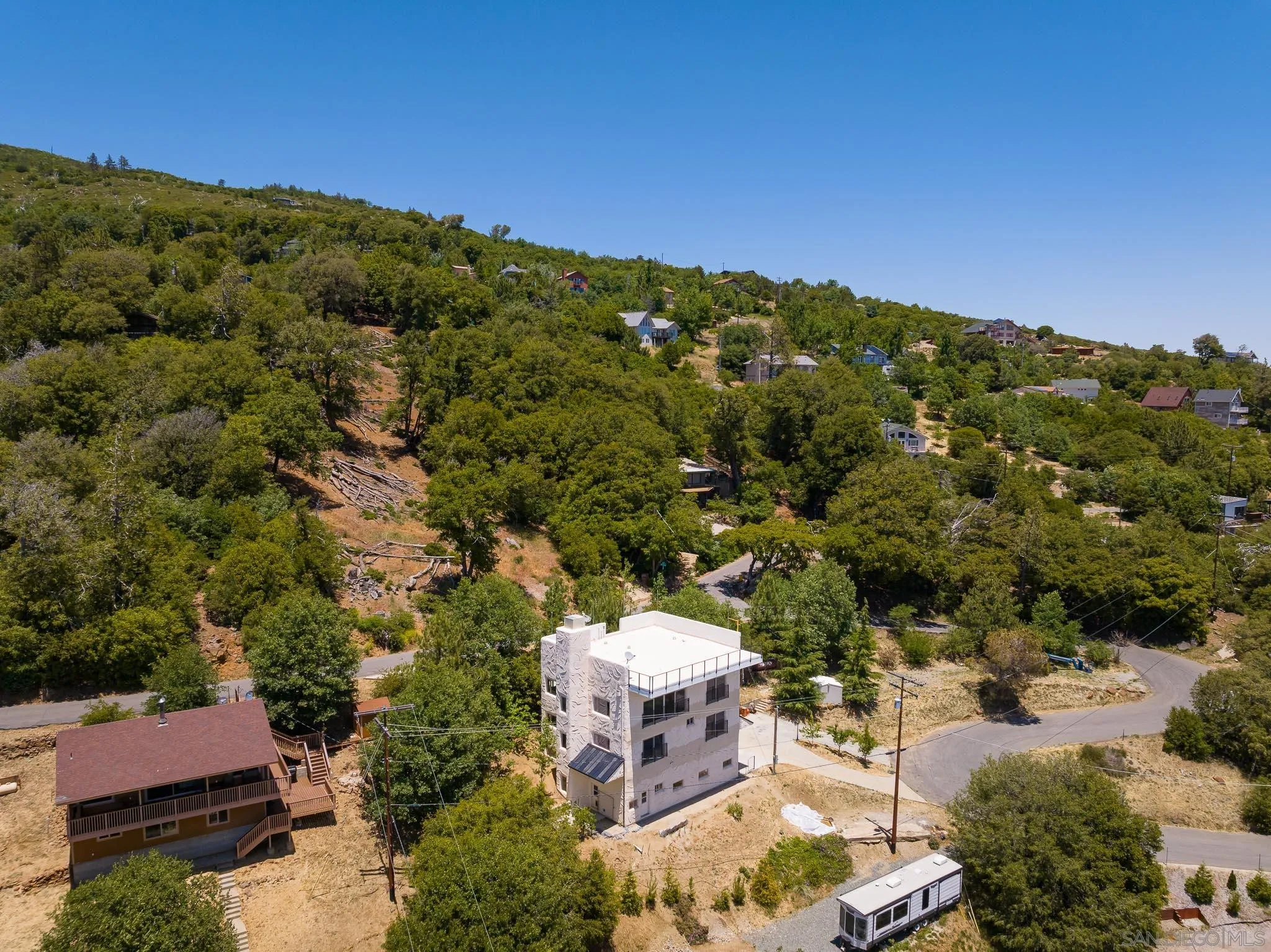 https://cdn.realtyfeed.com/cdn/127/230019947/e409c9b90c9016298523c9cb367faf27.webp