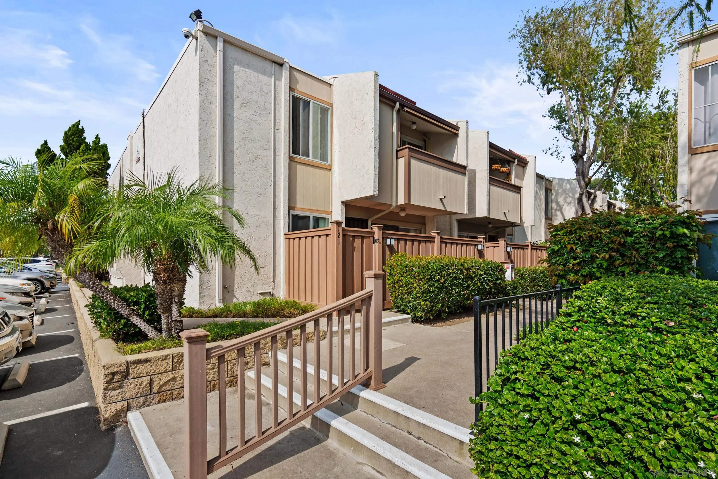 More Details about MLS # 230020597 : 3549 CASTLE GLEN DR UNIT 121
