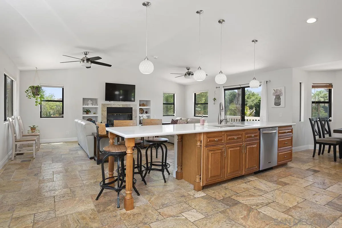 https://cdn.realtyfeed.com/cdn/127/230020646/68ead96673b248af65ee612504642485.webp