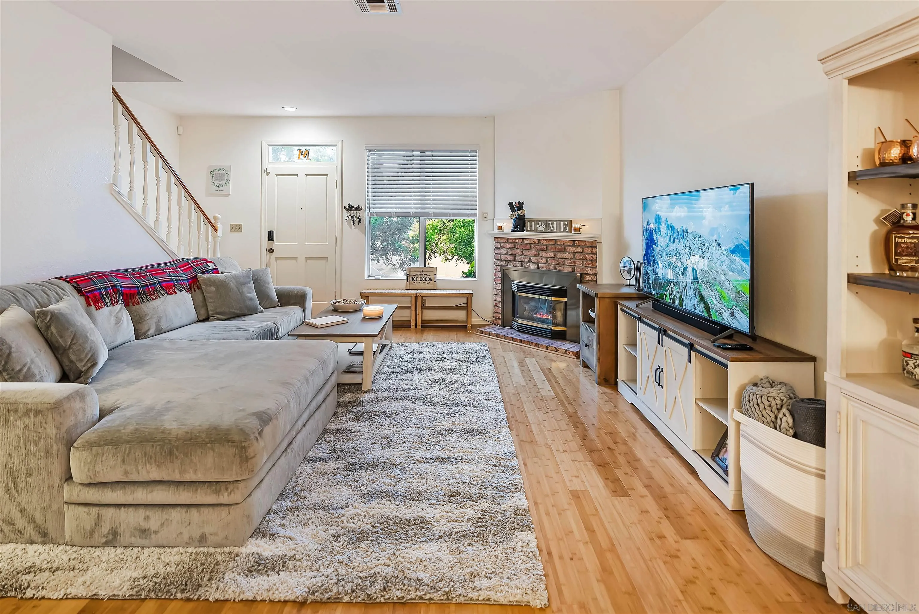 https://cdn.realtyfeed.com/cdn/127/230020754/410f5149cc92ae11b165191dc7f268d5.webp