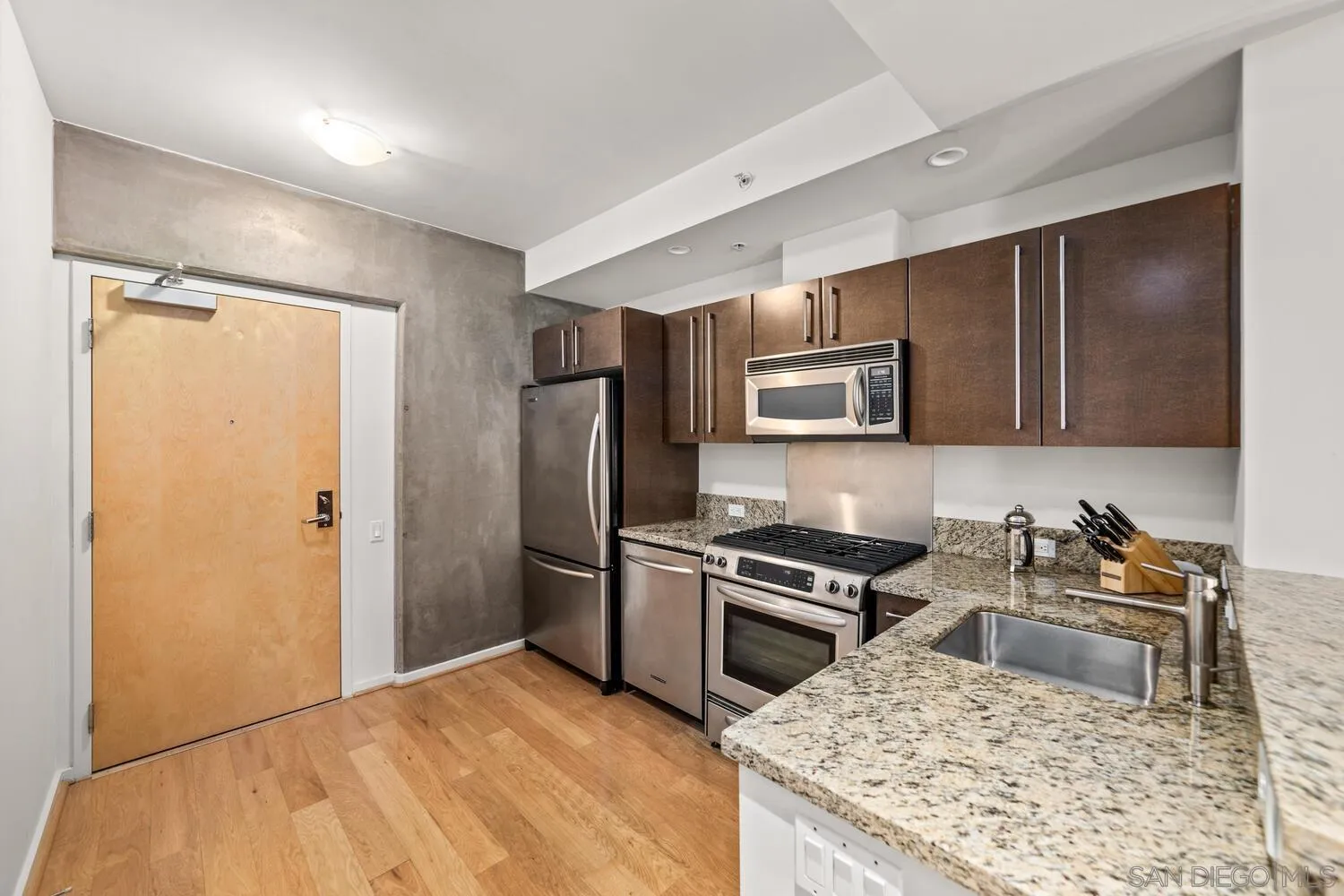 Photo #3: 230020870 Listing 