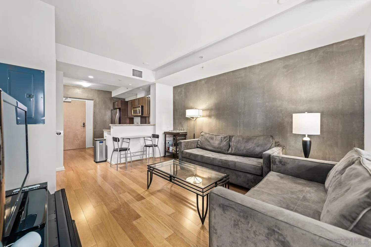 Photo #5: 230020870 Listing 