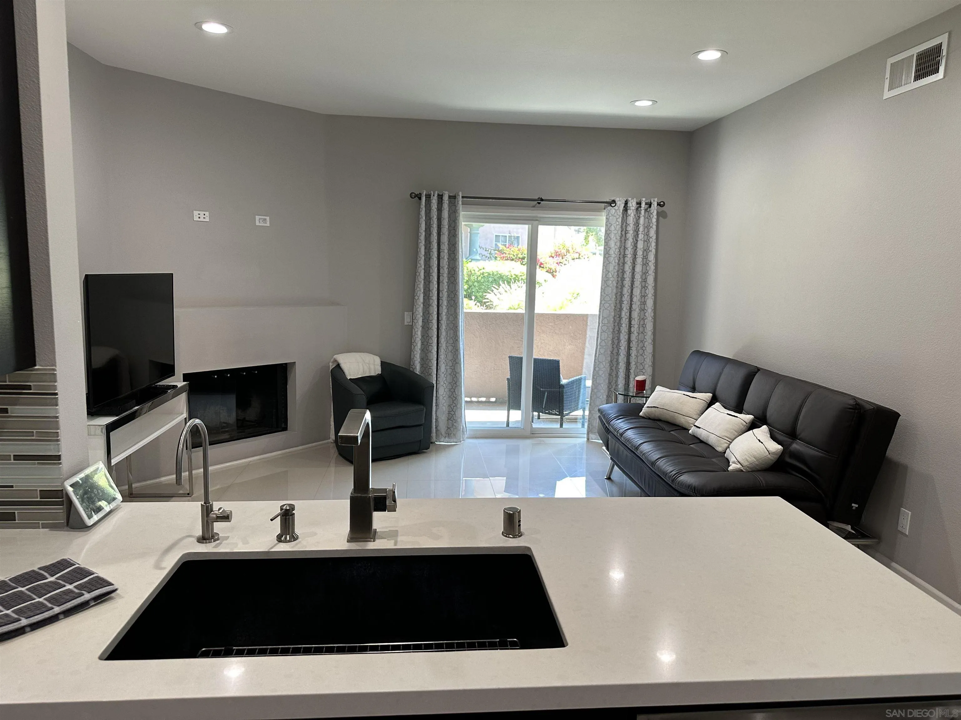 Photo #3: 230021198 Listing 