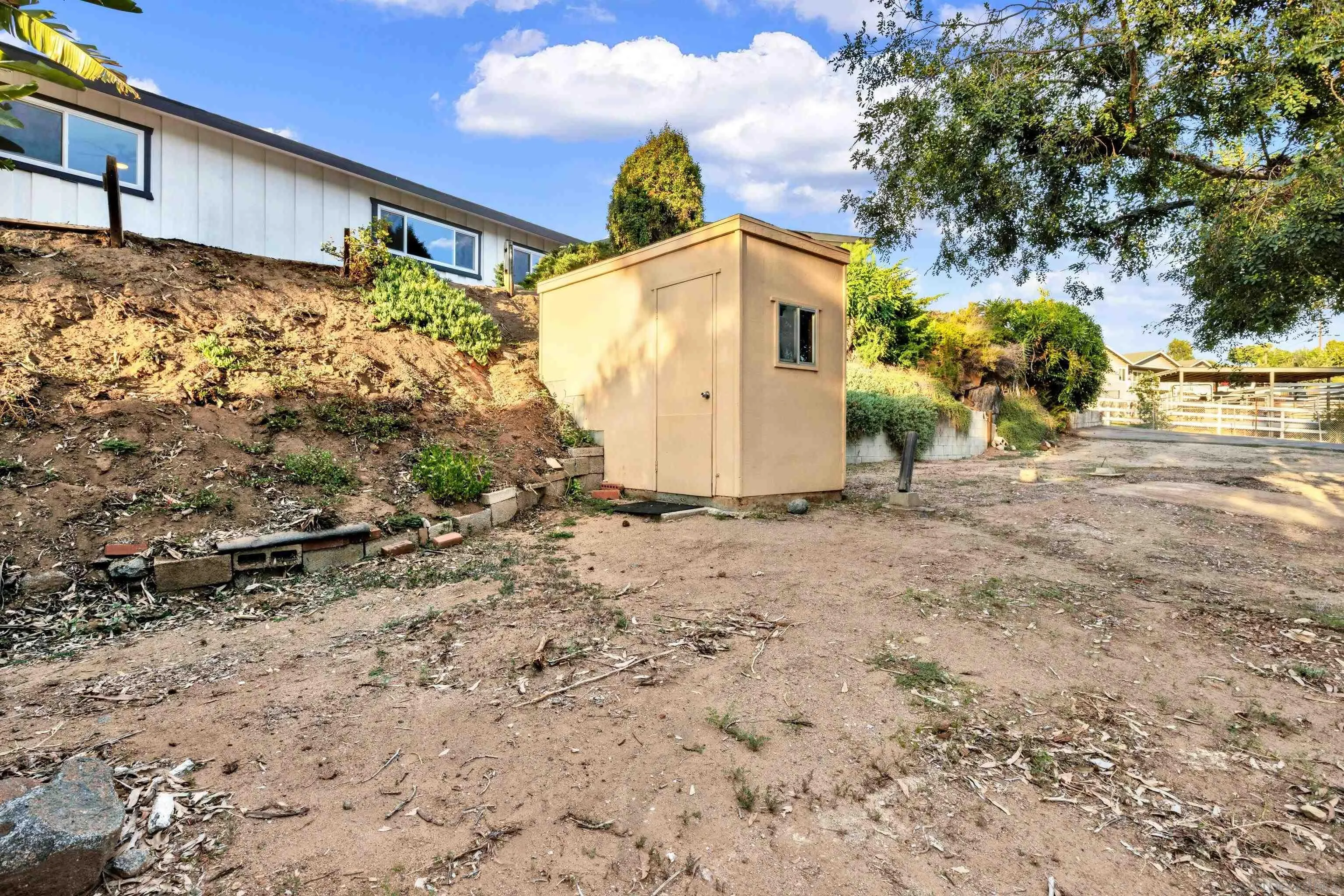 https://cdn.realtyfeed.com/cdn/127/230021472/2f7d98f81541b8268e713abd553ce7c0.webp