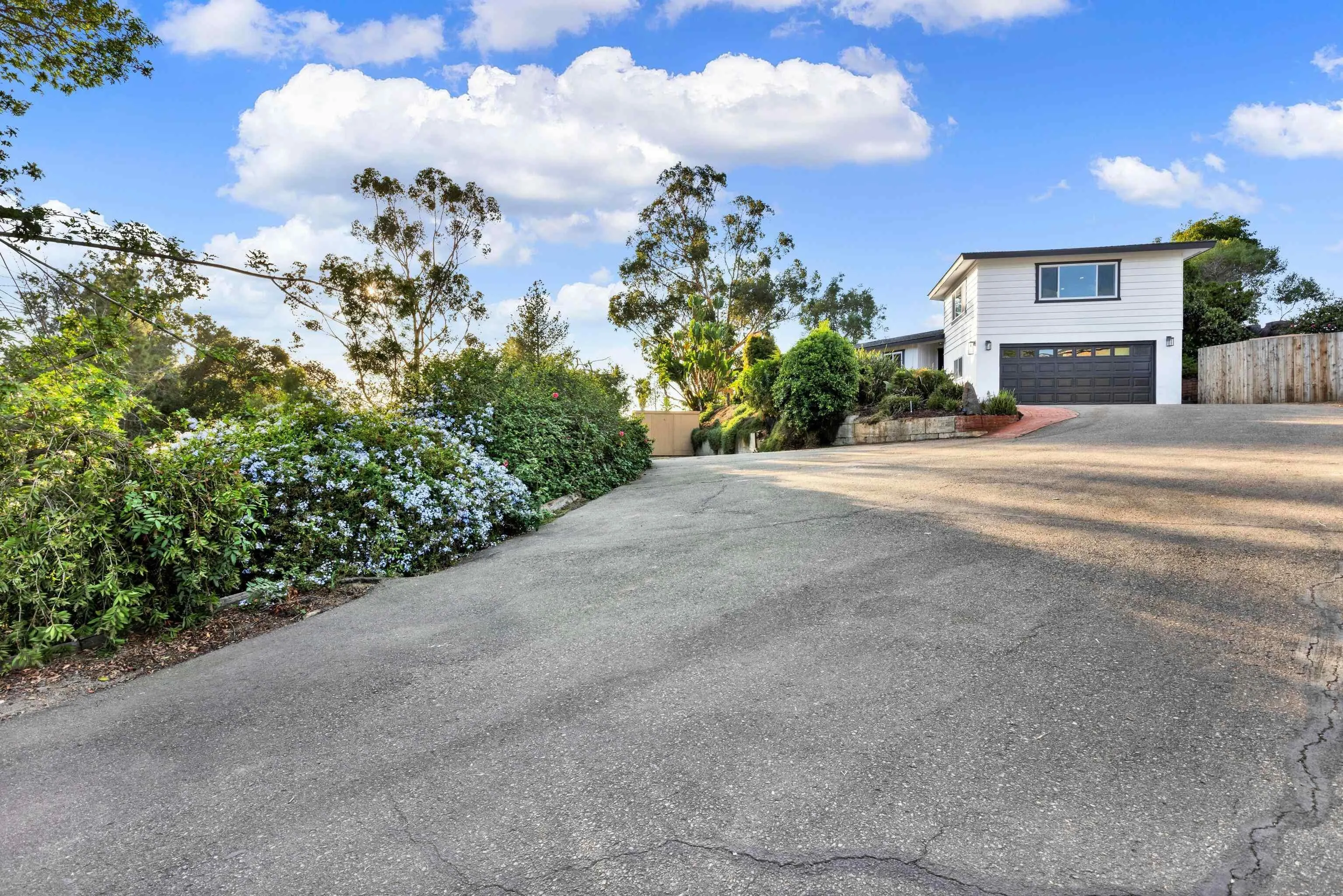 https://cdn.realtyfeed.com/cdn/127/230021472/3a3ddf7278c30060bcca262dcf1f70fd.webp