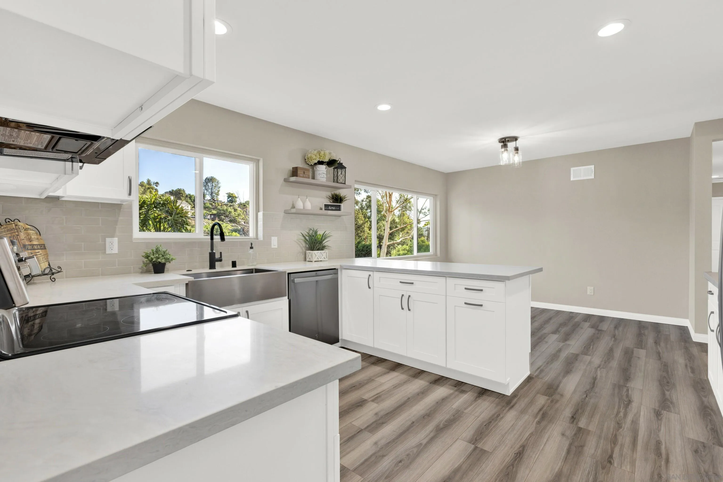https://cdn.realtyfeed.com/cdn/127/230021472/51593cbd37331cca88d27833b5229cb5.webp