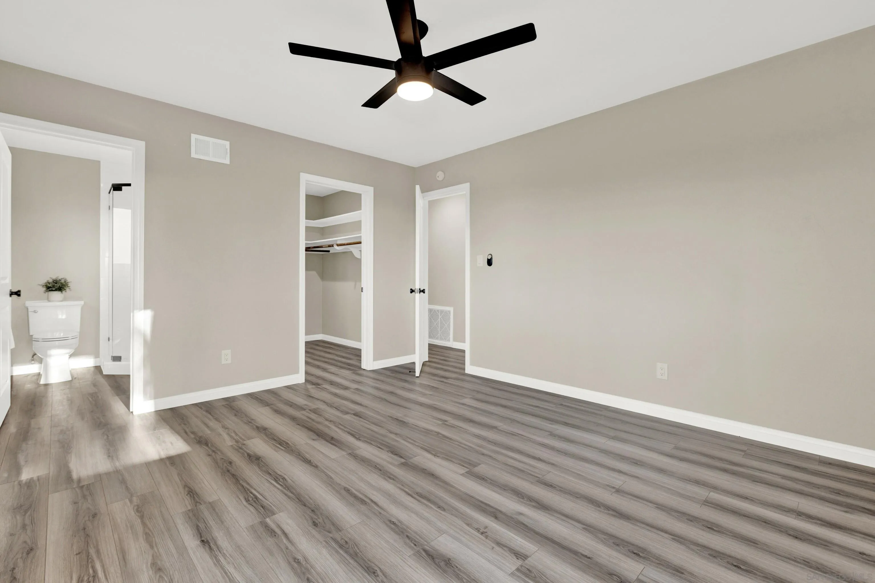https://cdn.realtyfeed.com/cdn/127/230021472/a4ac17b26338bbc4a5d0adedb972a328.webp