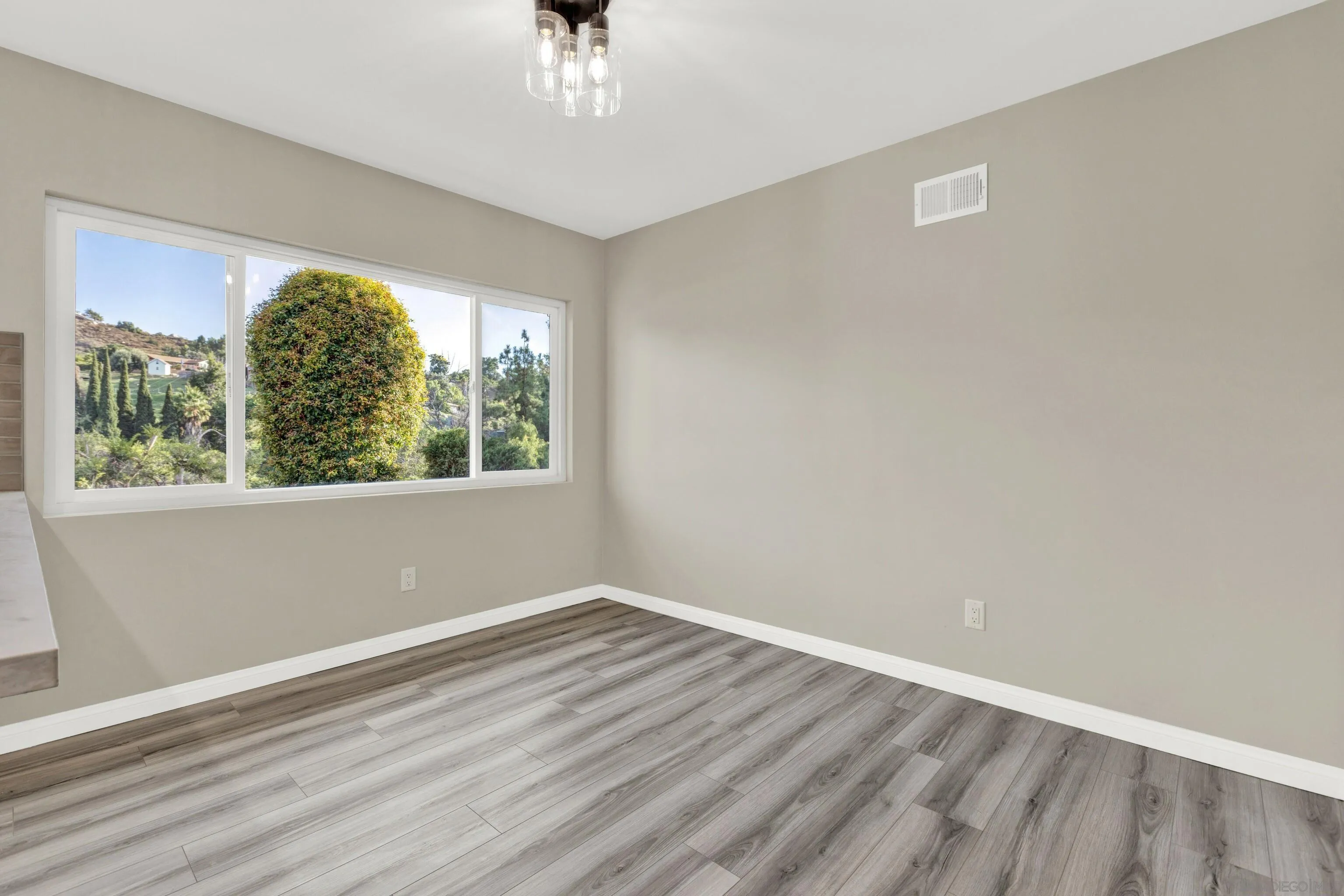 https://cdn.realtyfeed.com/cdn/127/230021472/af64a7640f0b6680fc1dad0ef0068876.webp