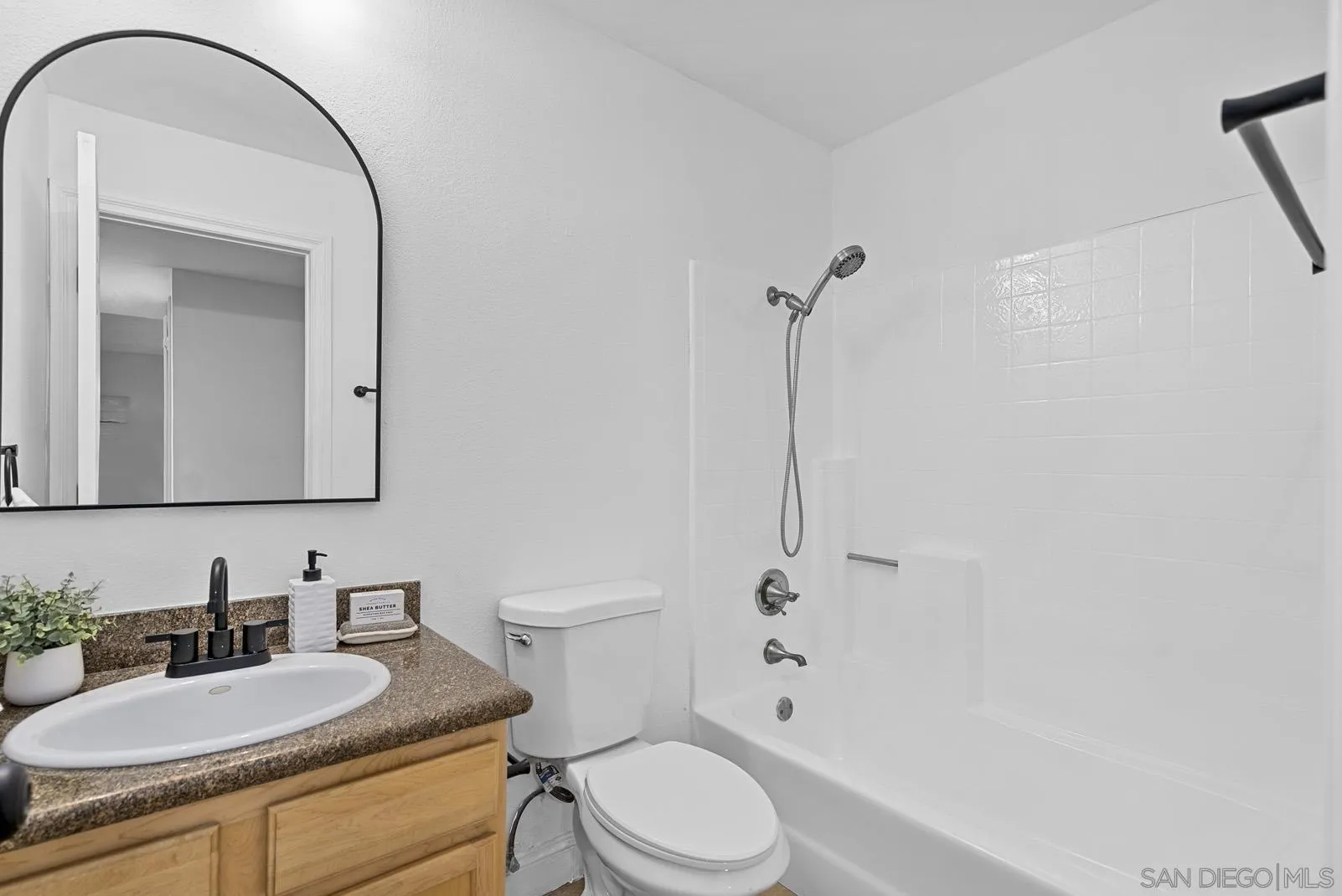 https://cdn.realtyfeed.com/cdn/127/230021585/44e20d1dac99e228829853608ebfab7a.webp
