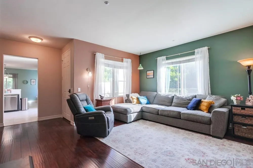 Photo #5: 230021593 Listing 