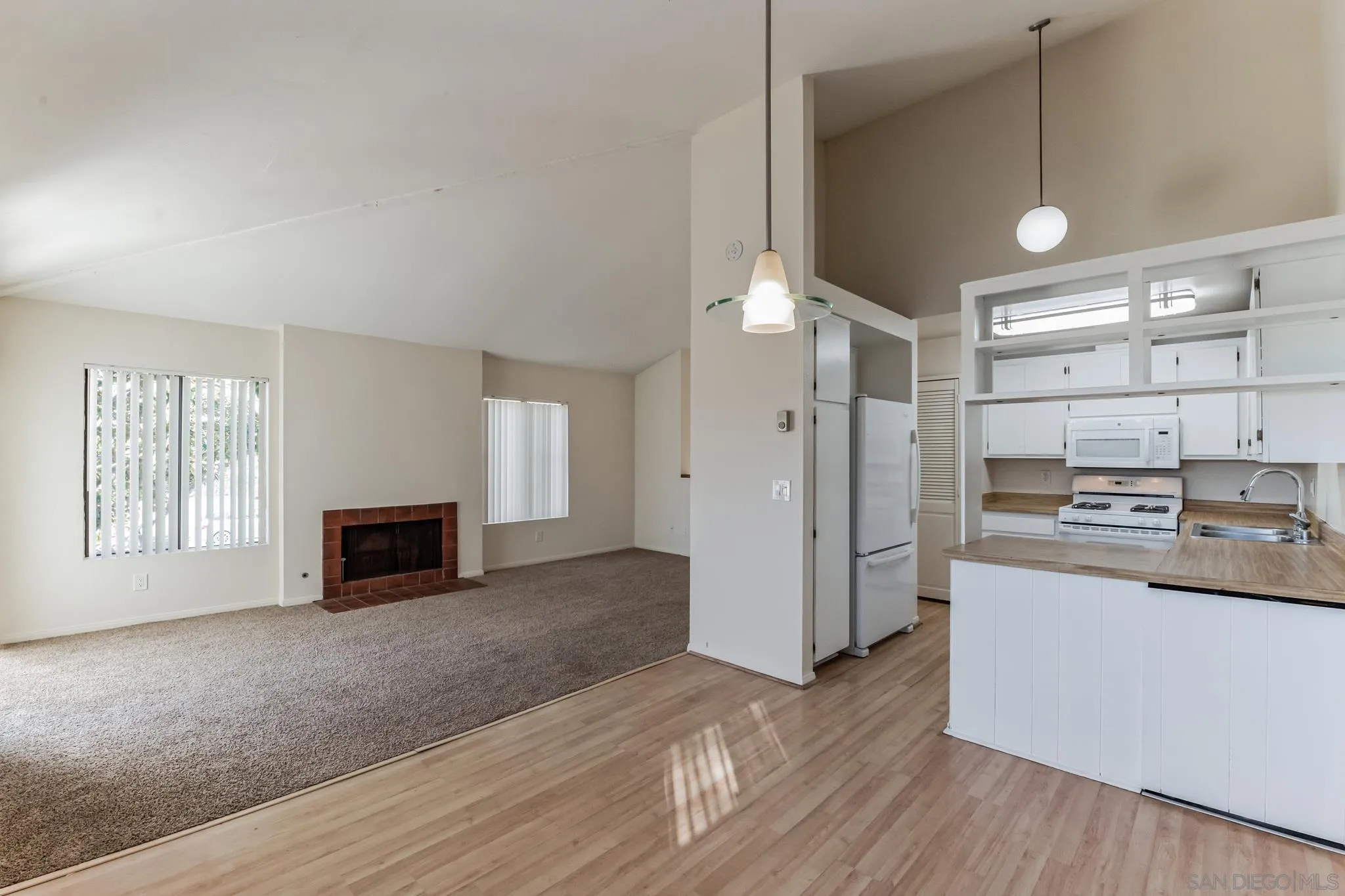 Photo #2: 230021899 Listing 