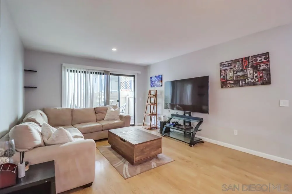 Photo #5: 230021954 Listing 