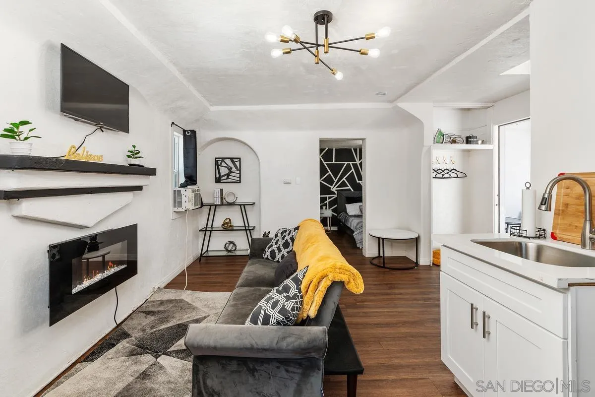 https://cdn.realtyfeed.com/cdn/127/230022002/2db7245f47390464b2427c6aeca36173.webp