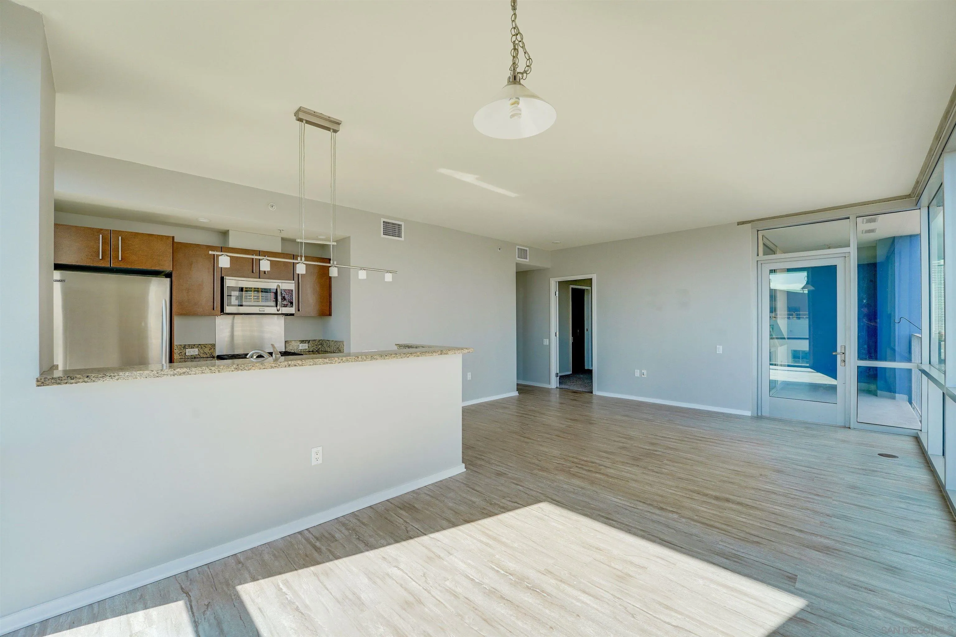 Photo #3: 230022192 Listing 