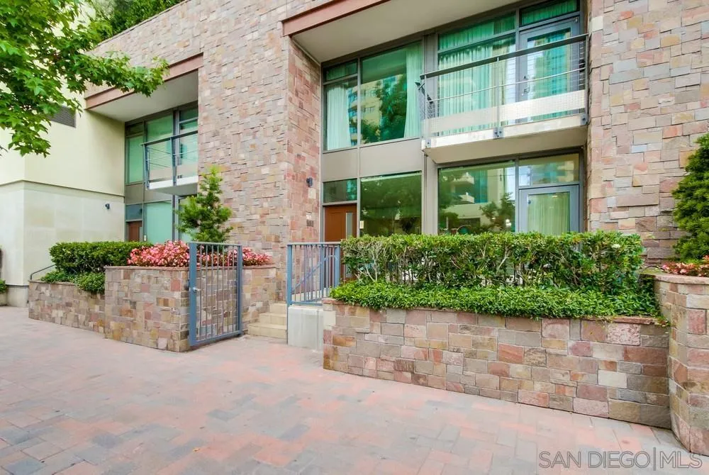 Photo #2: 230022198 Listing 