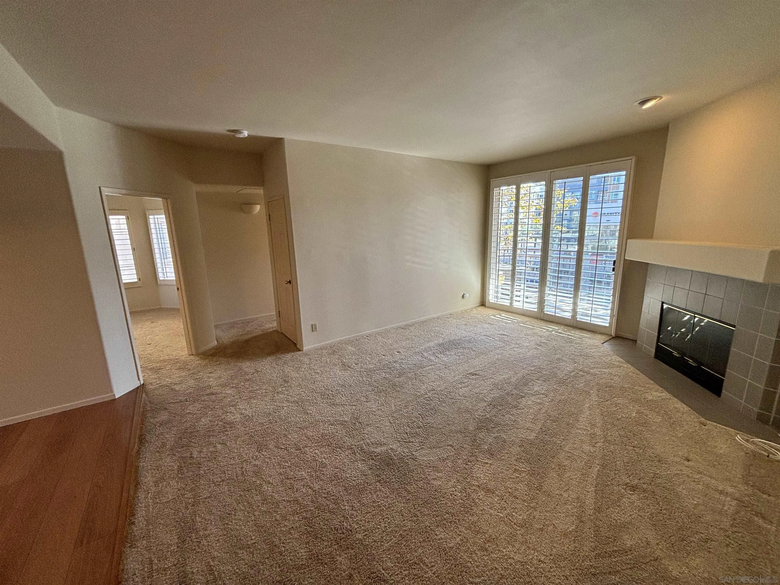 Photo #5: 230022232 Listing 