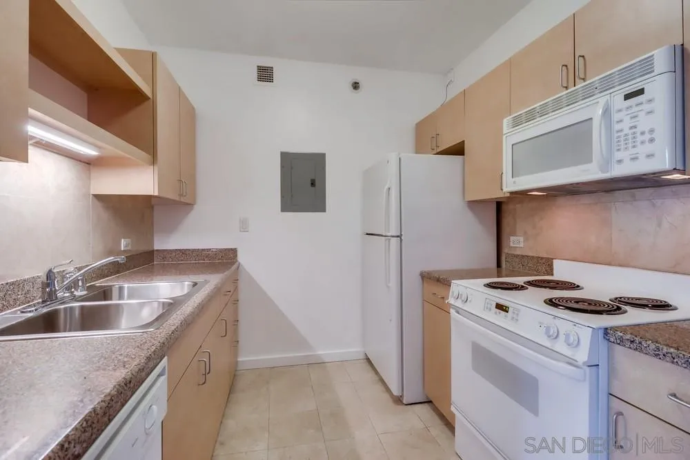 Photo #6: 230022245 Listing 
