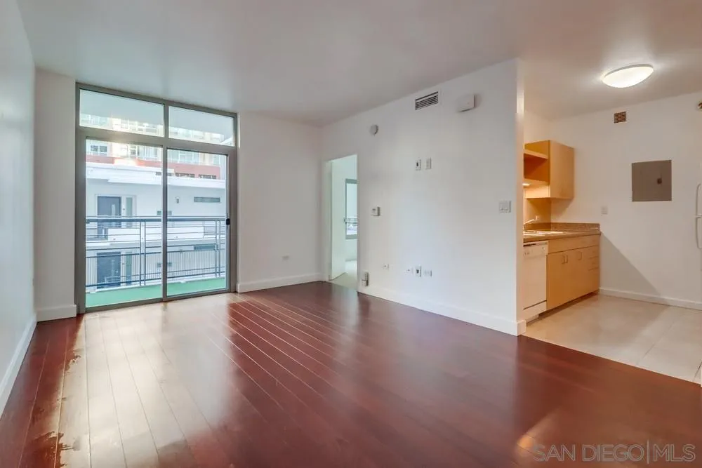 Photo #2: 230022245 Listing 